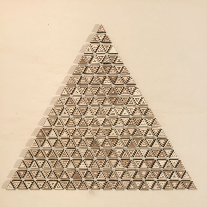 8 bits shrinking triangles, in a triangle shuffled