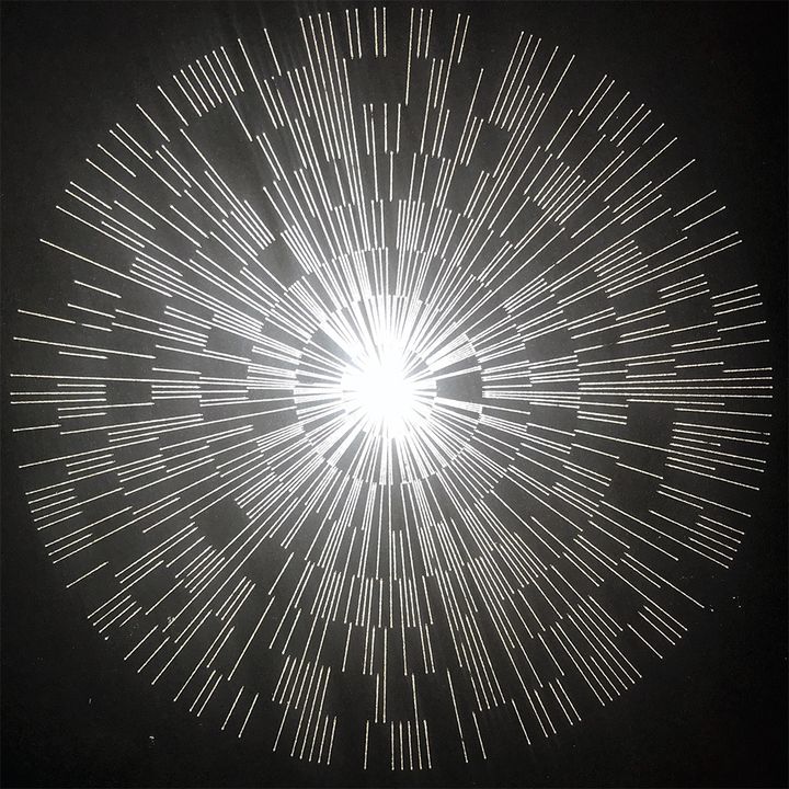 8 bits binary lines, radial, silver on black, shuffled